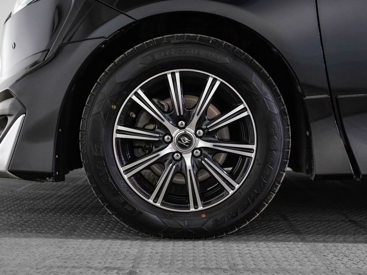 Toyota Sienta 2018 - фото автомобиля