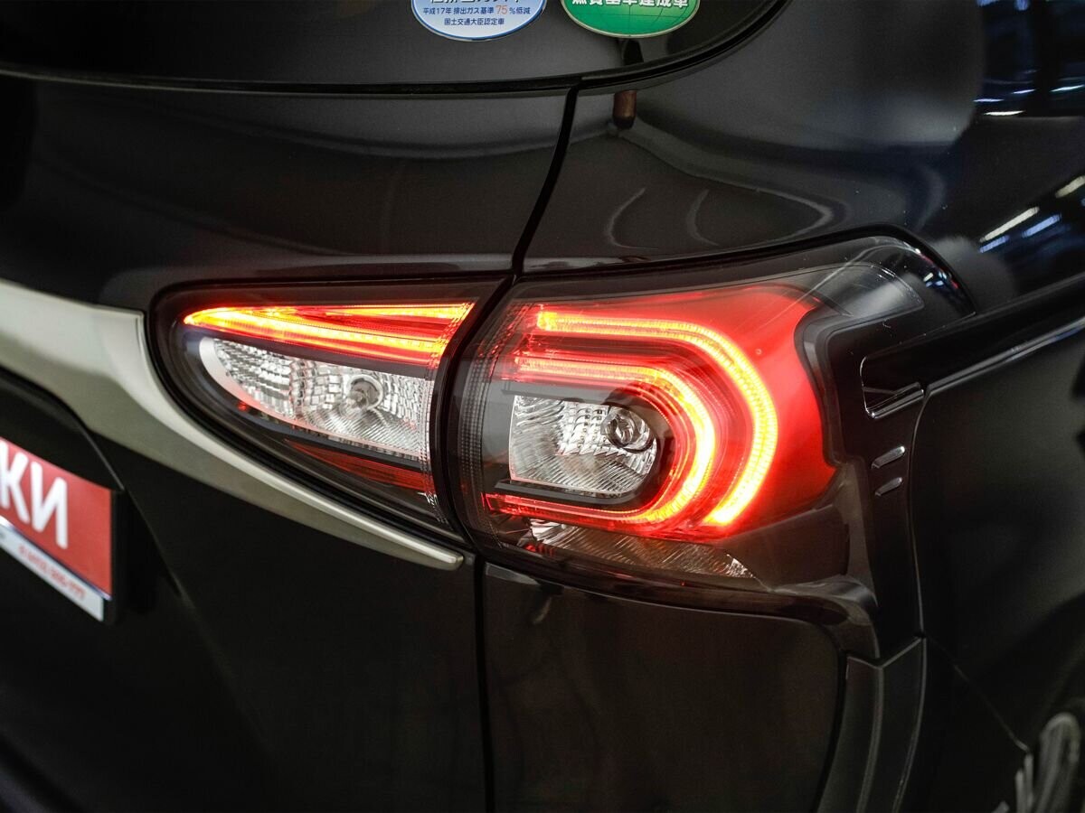 Toyota Sienta 2018 - фото автомобиля