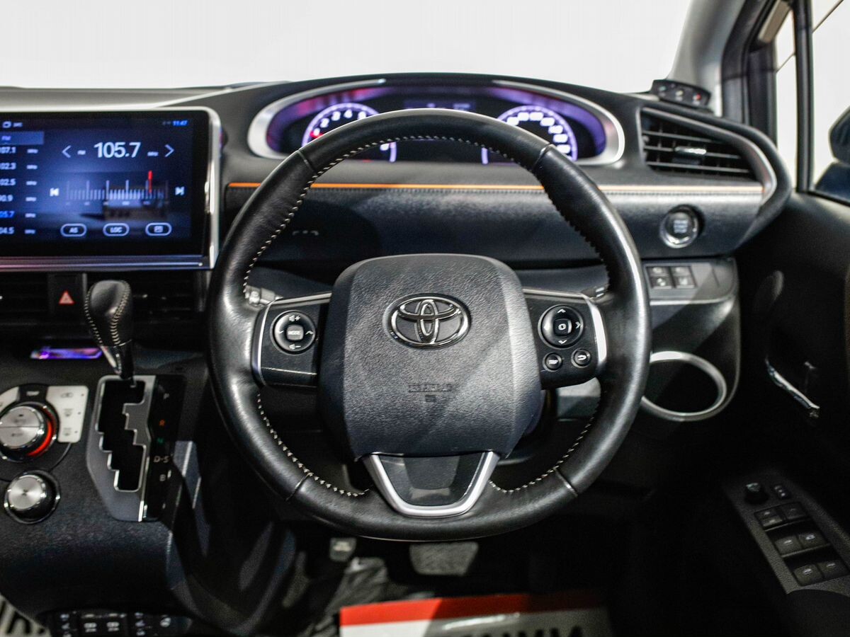 Toyota Sienta 2018 - фото автомобиля