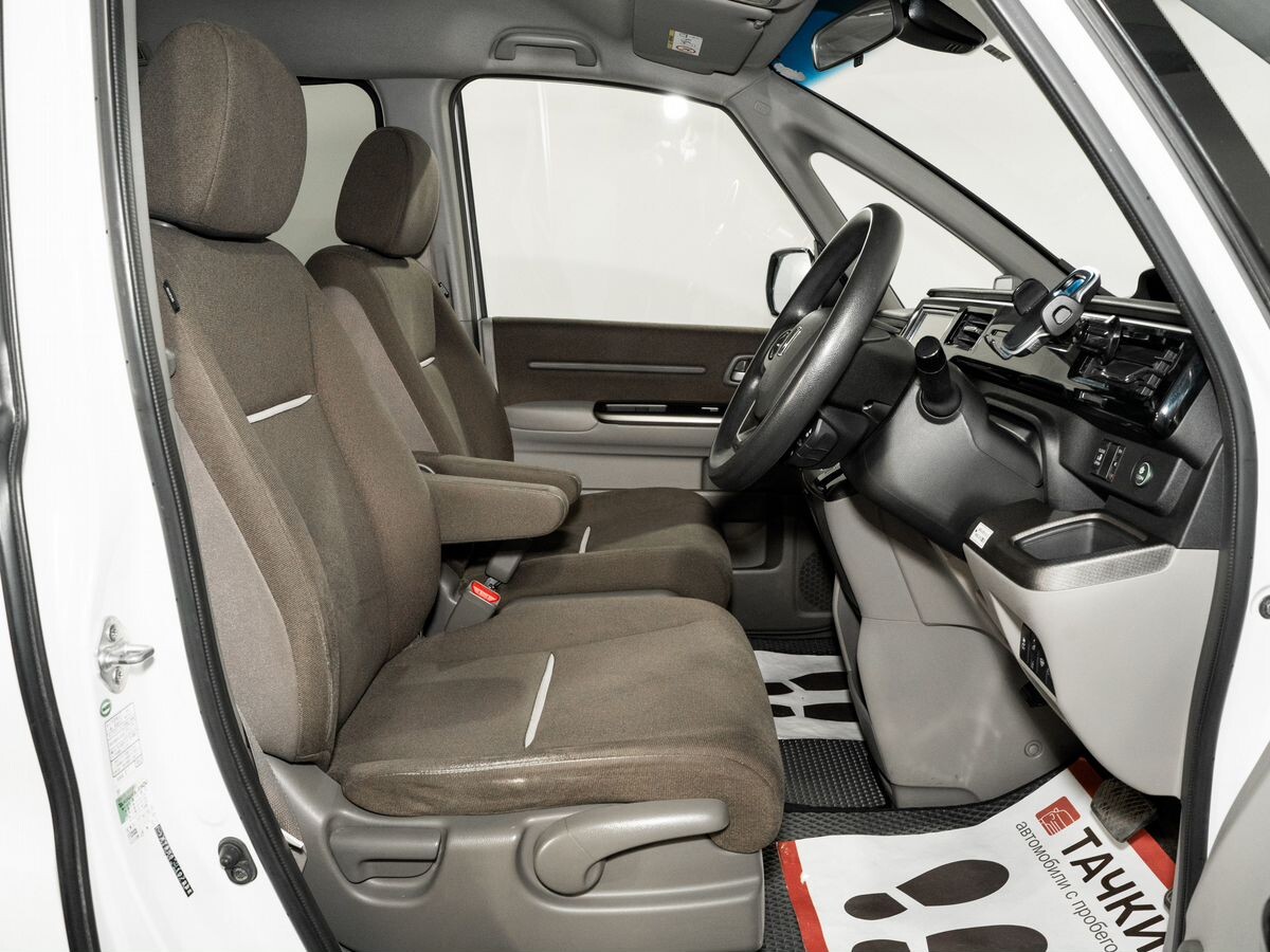 Honda Stepwgn 2016 - фото автомобиля