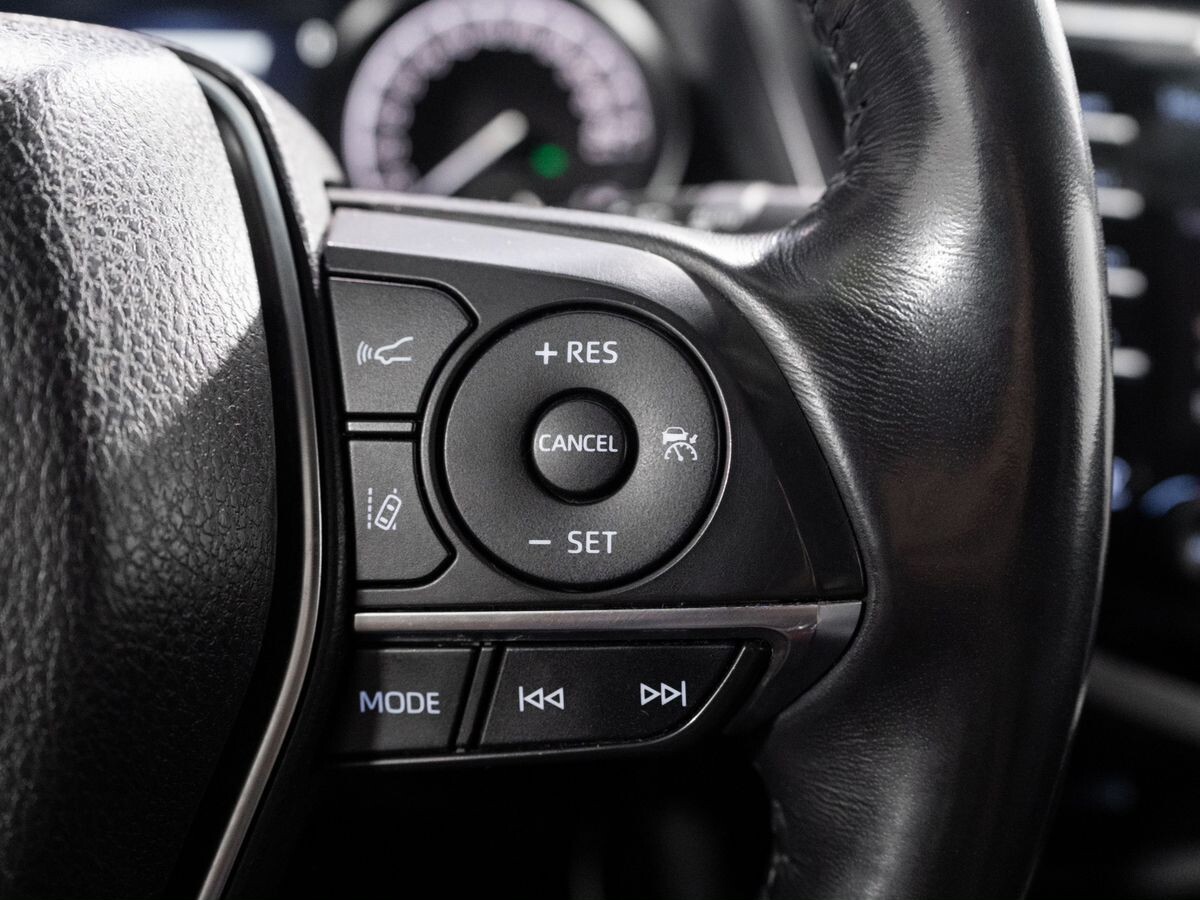 Toyota Camry 2019 - фото автомобиля