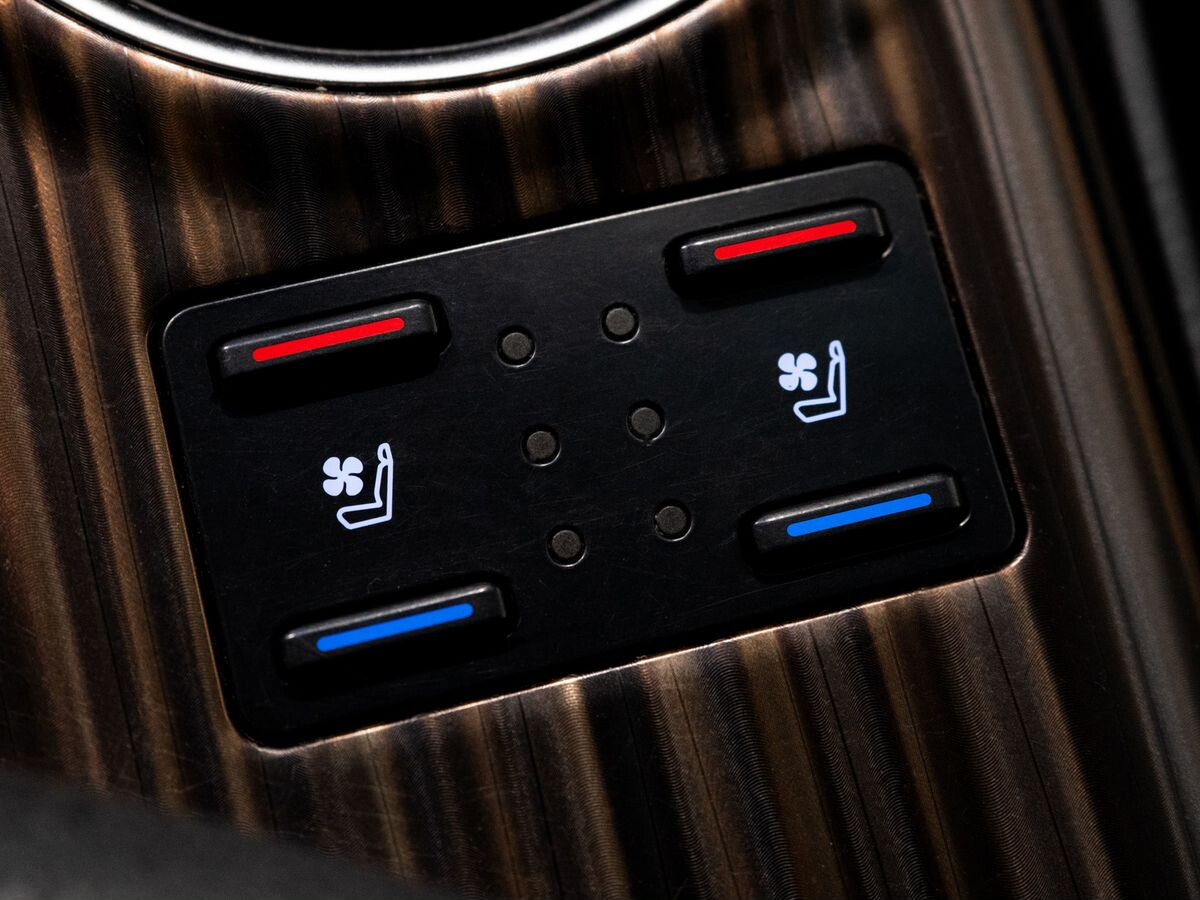 Toyota Camry 2019 - фото автомобиля