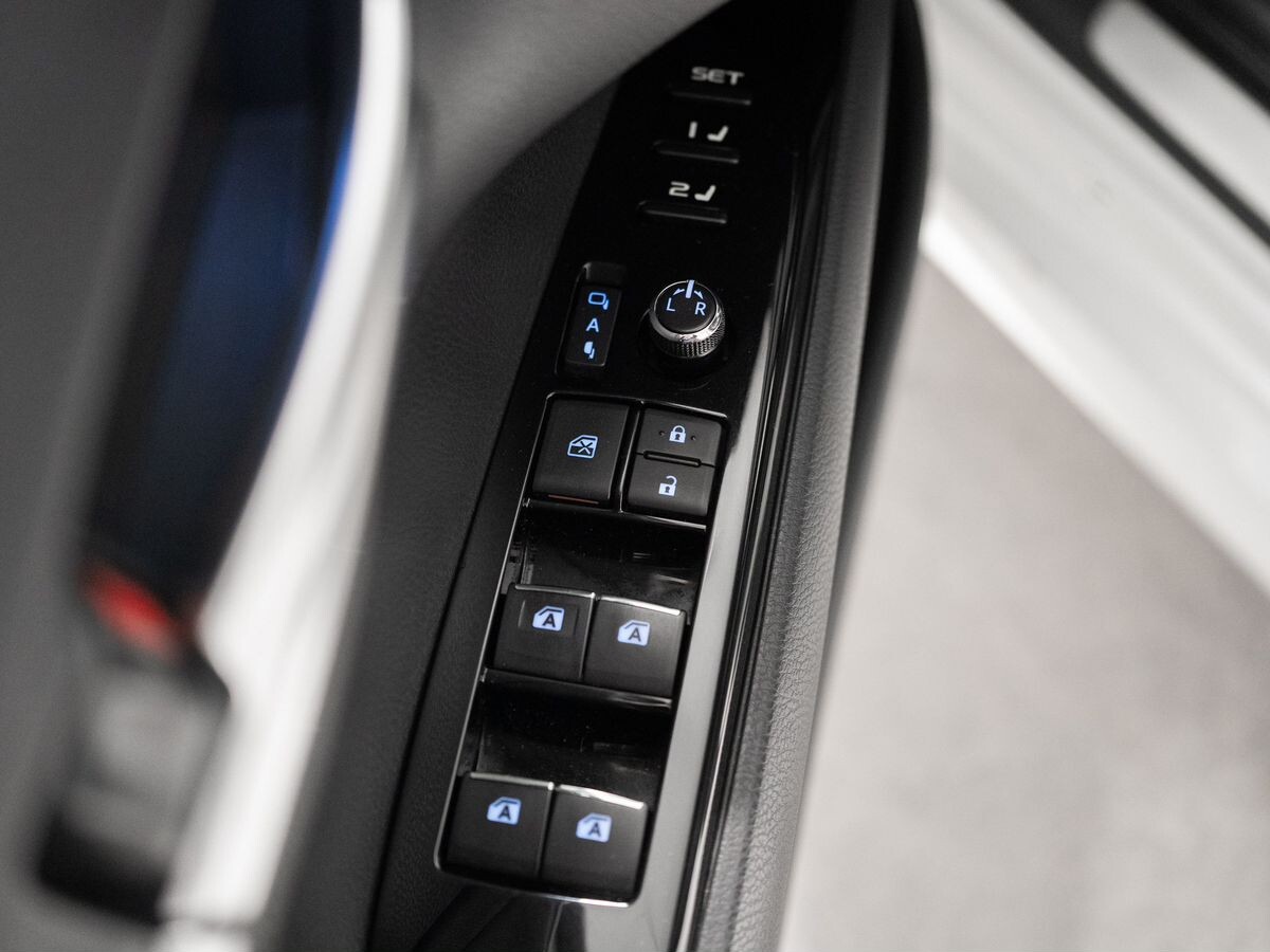 Toyota Camry 2019 - фото автомобиля
