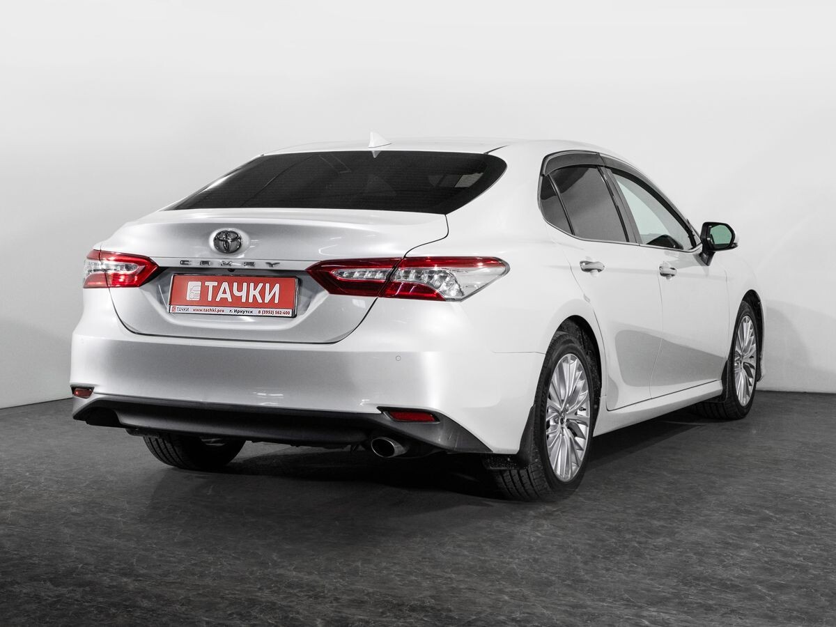 Toyota Camry 2019 - фото автомобиля