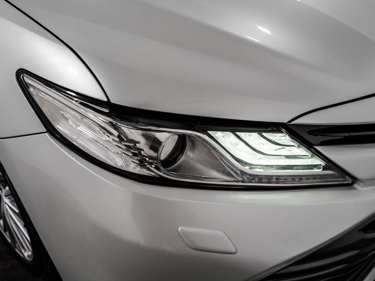 Toyota Camry 2019 - фото автомобиля