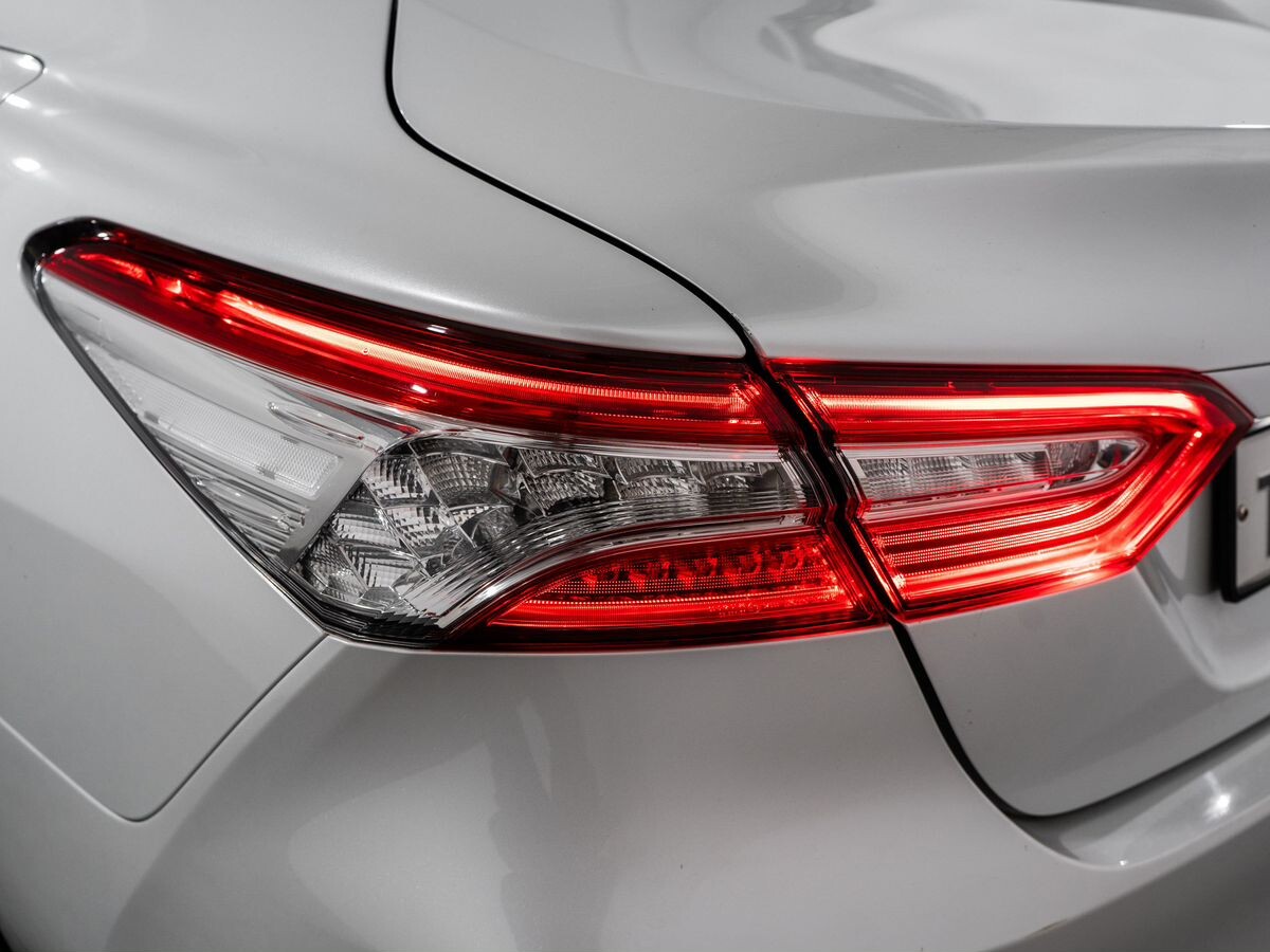 Toyota Camry 2019 - фото автомобиля