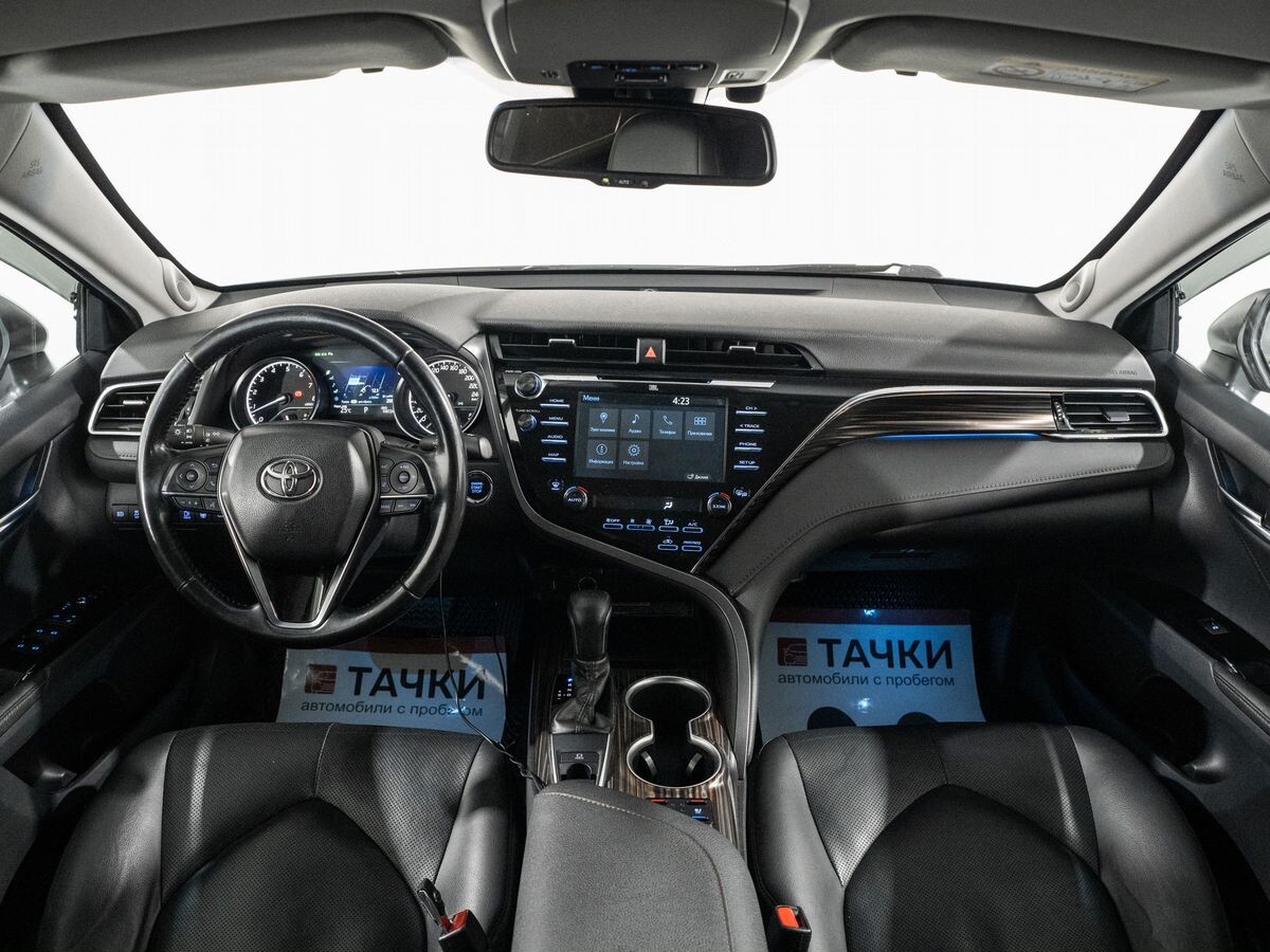 Toyota Camry 2019 - фото автомобиля