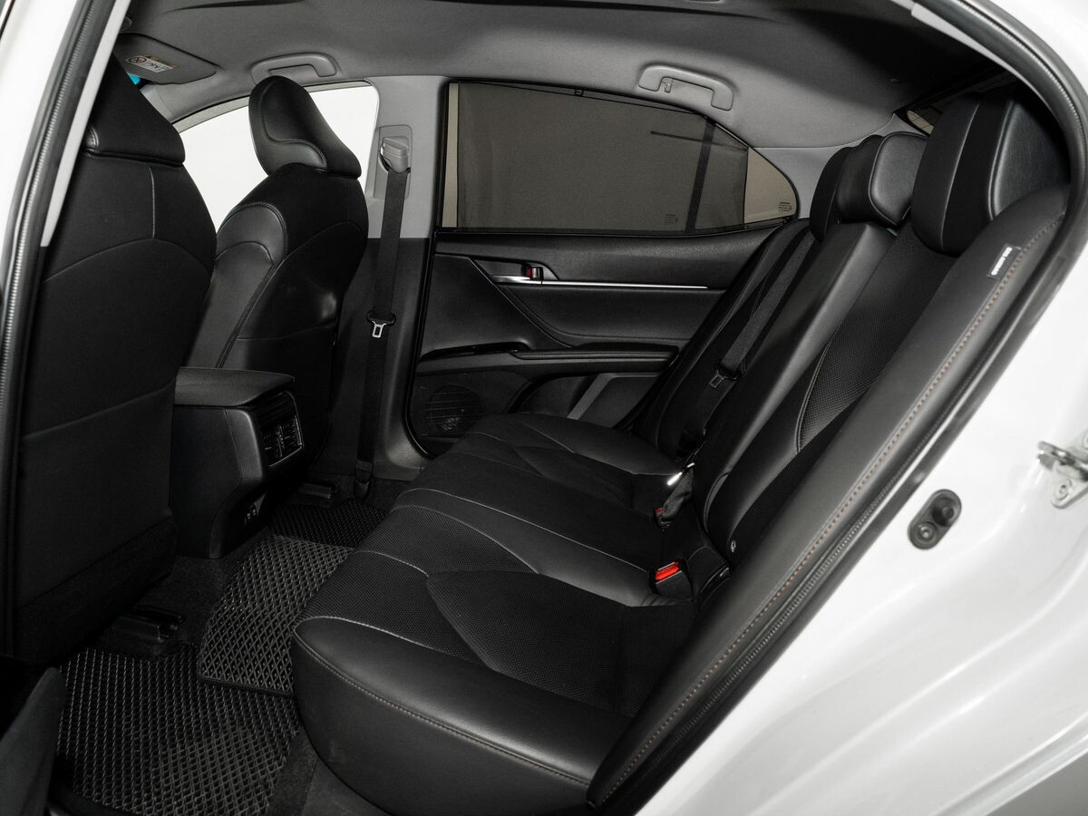 Toyota Camry 2019 - фото автомобиля