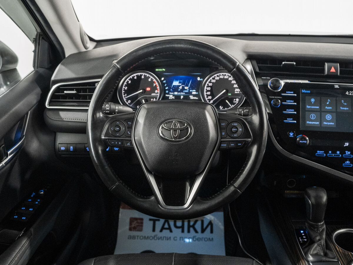 Toyota Camry 2019 - фото автомобиля