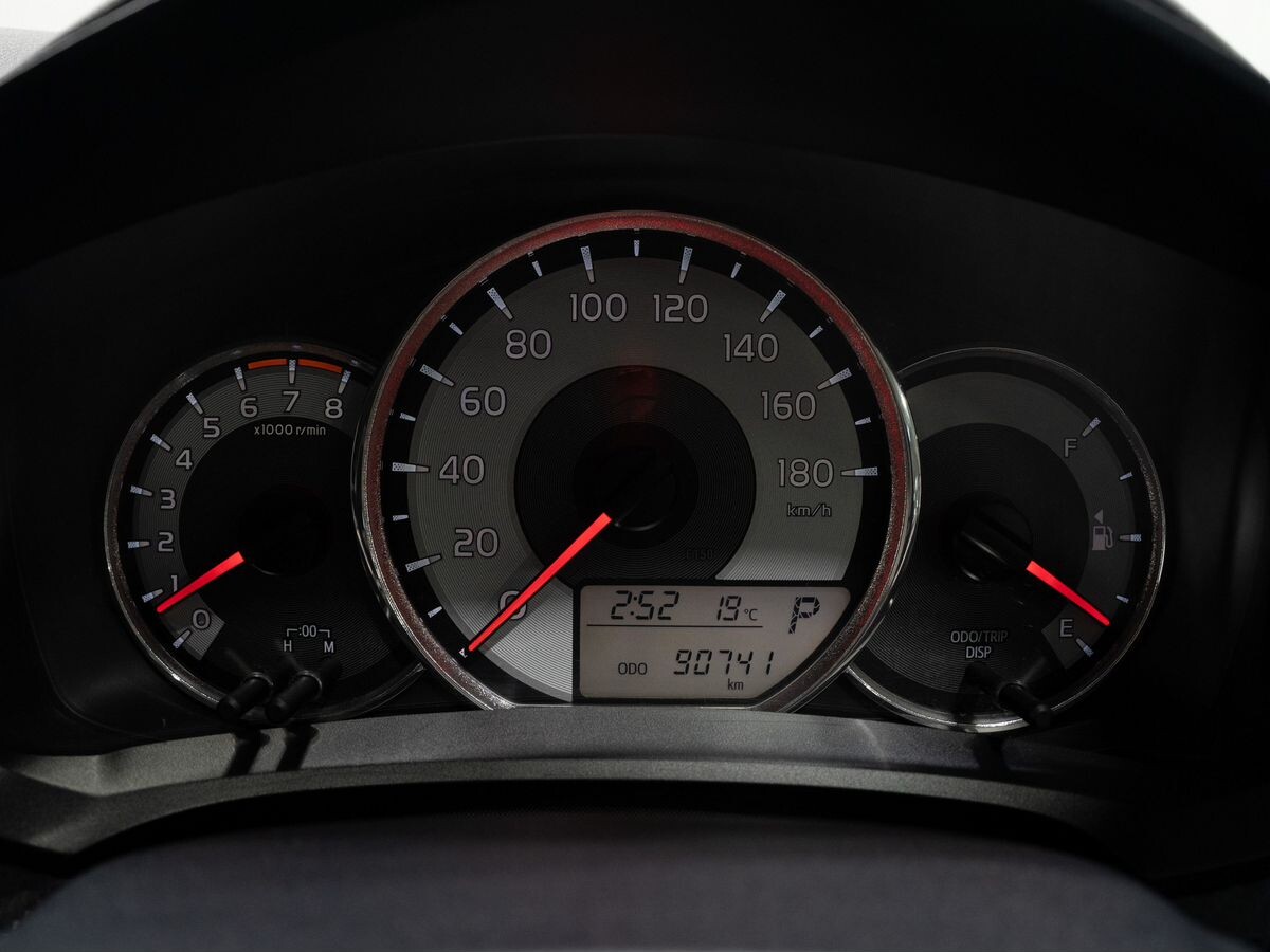 Toyota Corolla Fielder 2012 - фото автомобиля