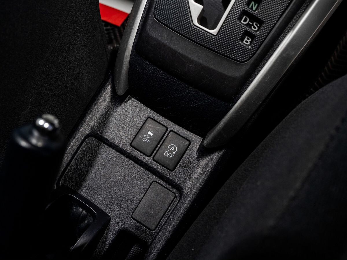 Toyota Corolla Fielder 2012 - фото автомобиля