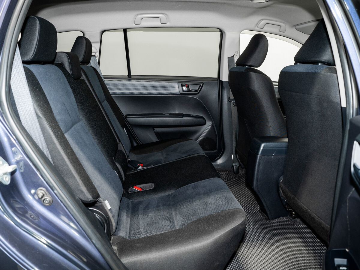 Toyota Corolla Fielder 2012 - фото автомобиля