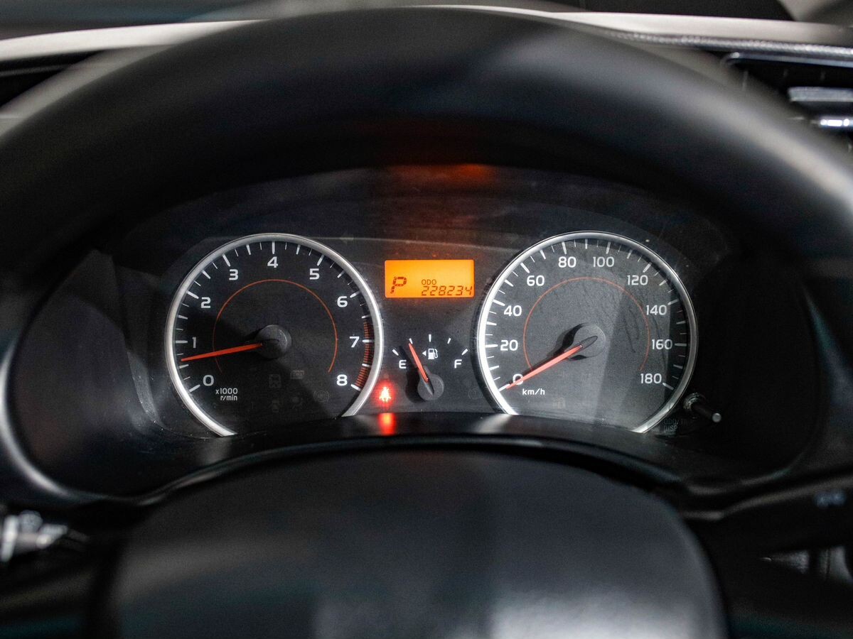 Toyota Wish 2012 - фото автомобиля