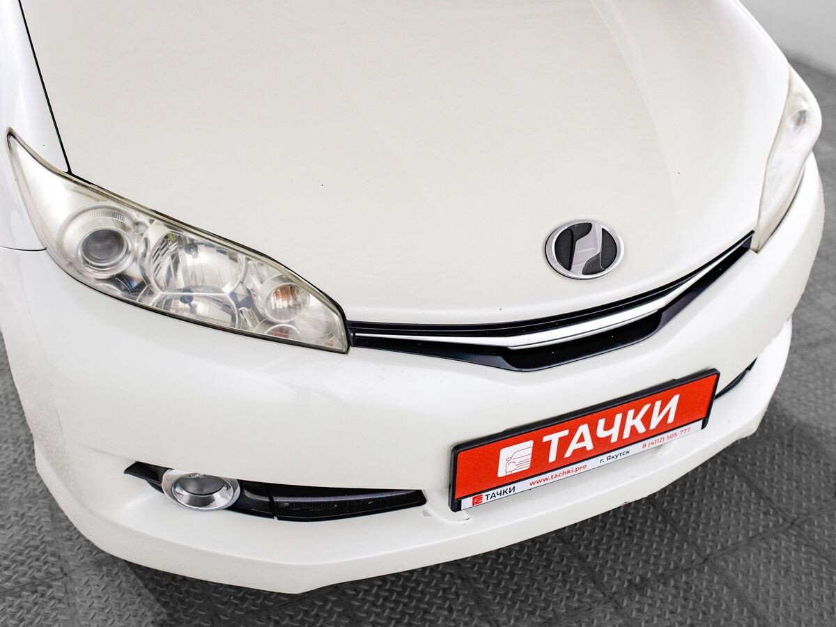 Toyota Wish 2012 - фото автомобиля