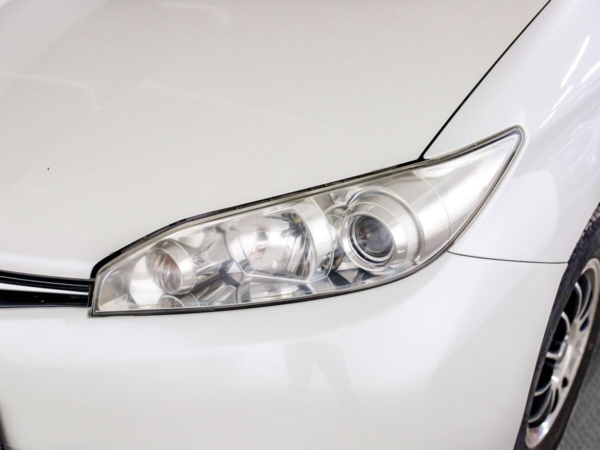 Toyota Wish 2012 - фото автомобиля
