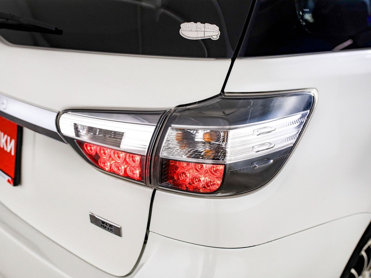 Toyota Wish 2012 - фото автомобиля