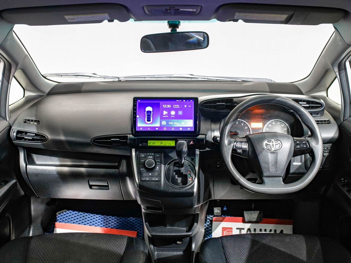 Toyota Wish 2012 - фото автомобиля