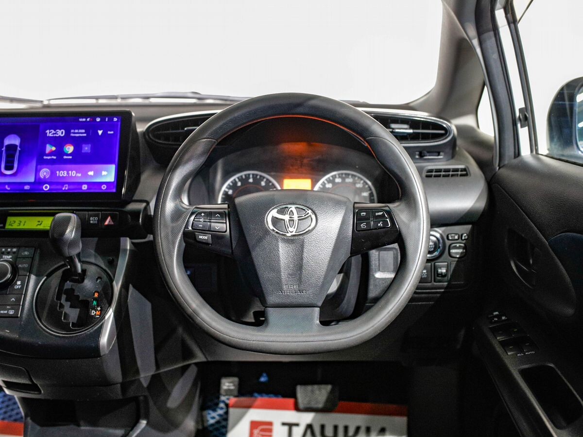 Toyota Wish 2012 - фото автомобиля