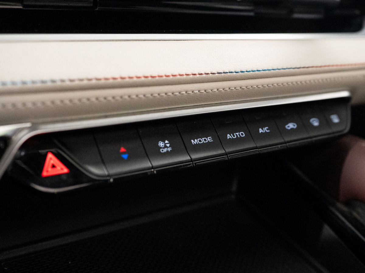 Geely Monjaro 2021 - фото автомобиля