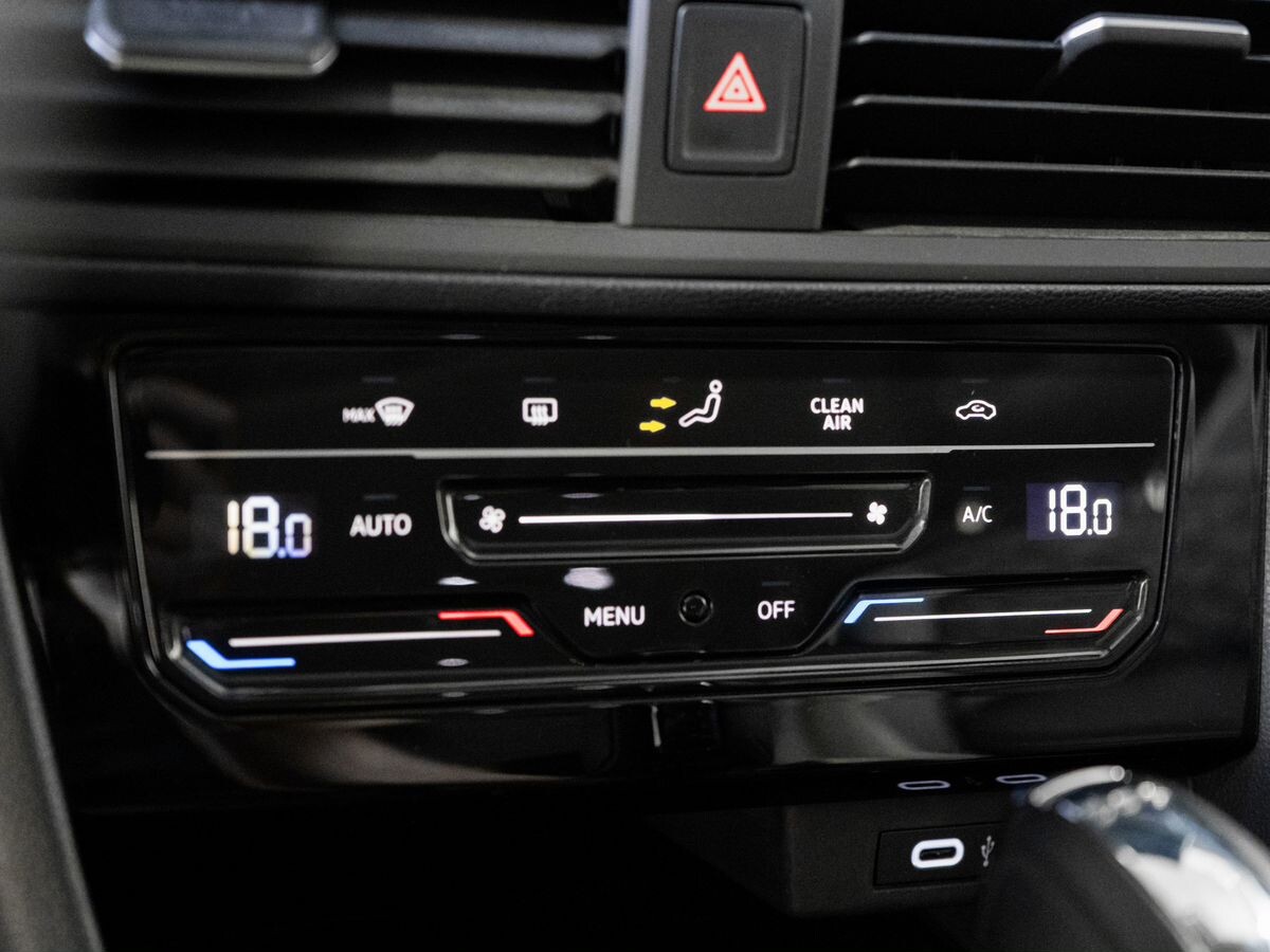 Volkswagen Bora 2022 - фото автомобиля