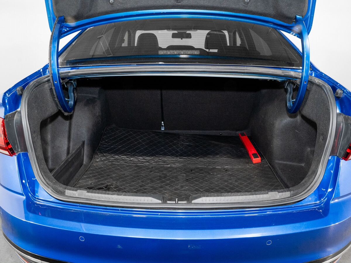Volkswagen Bora 2022 - фото автомобиля