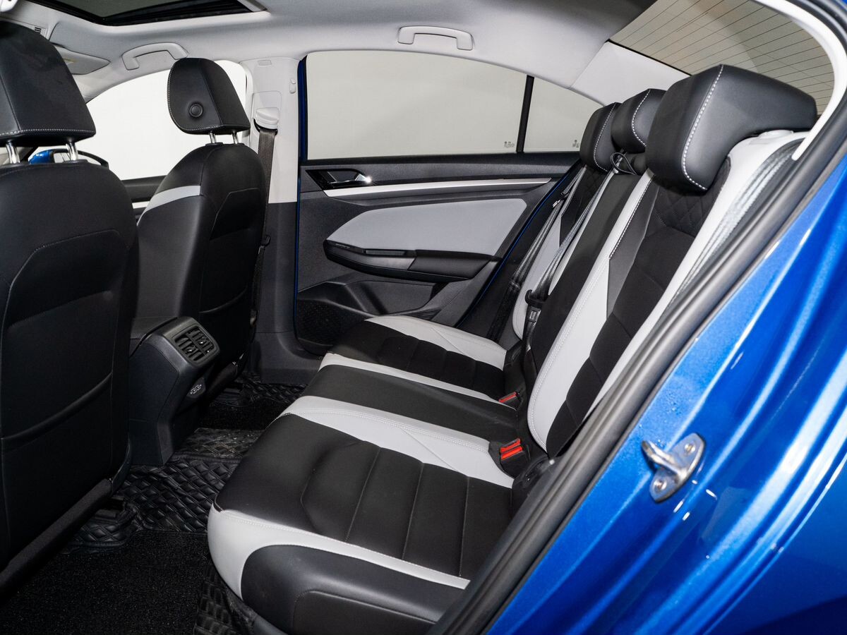 Volkswagen Bora 2022 - фото автомобиля