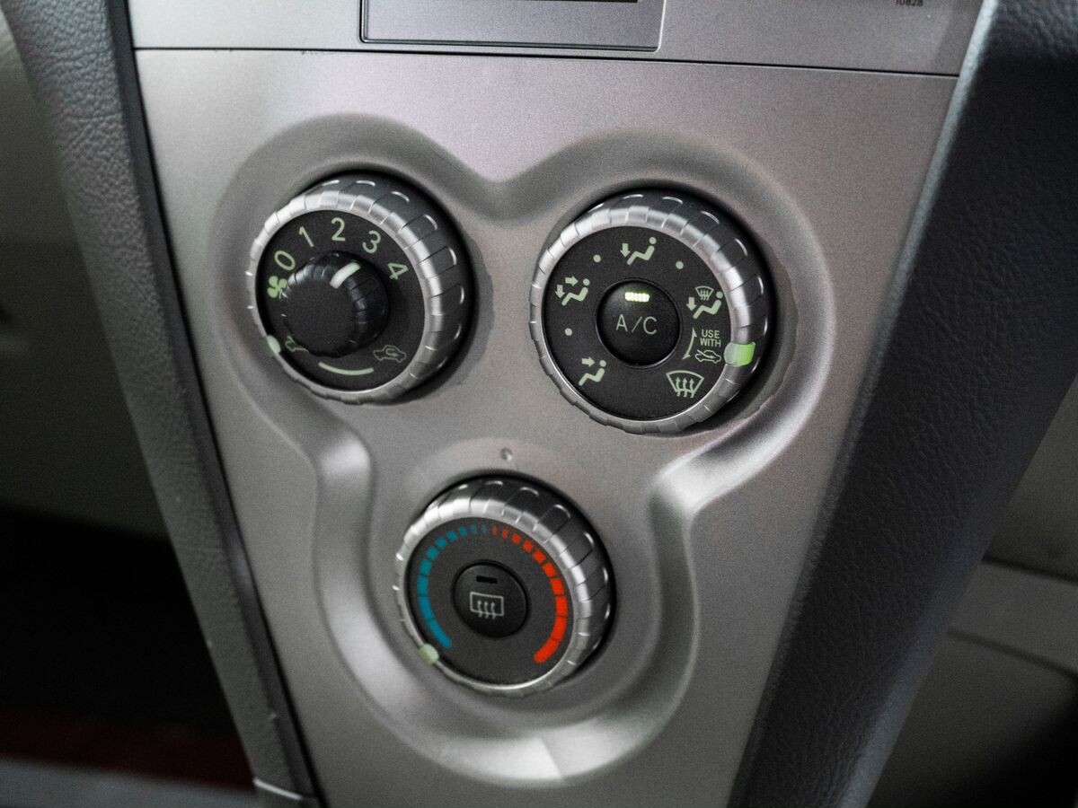 Toyota Belta 2009 - фото автомобиля