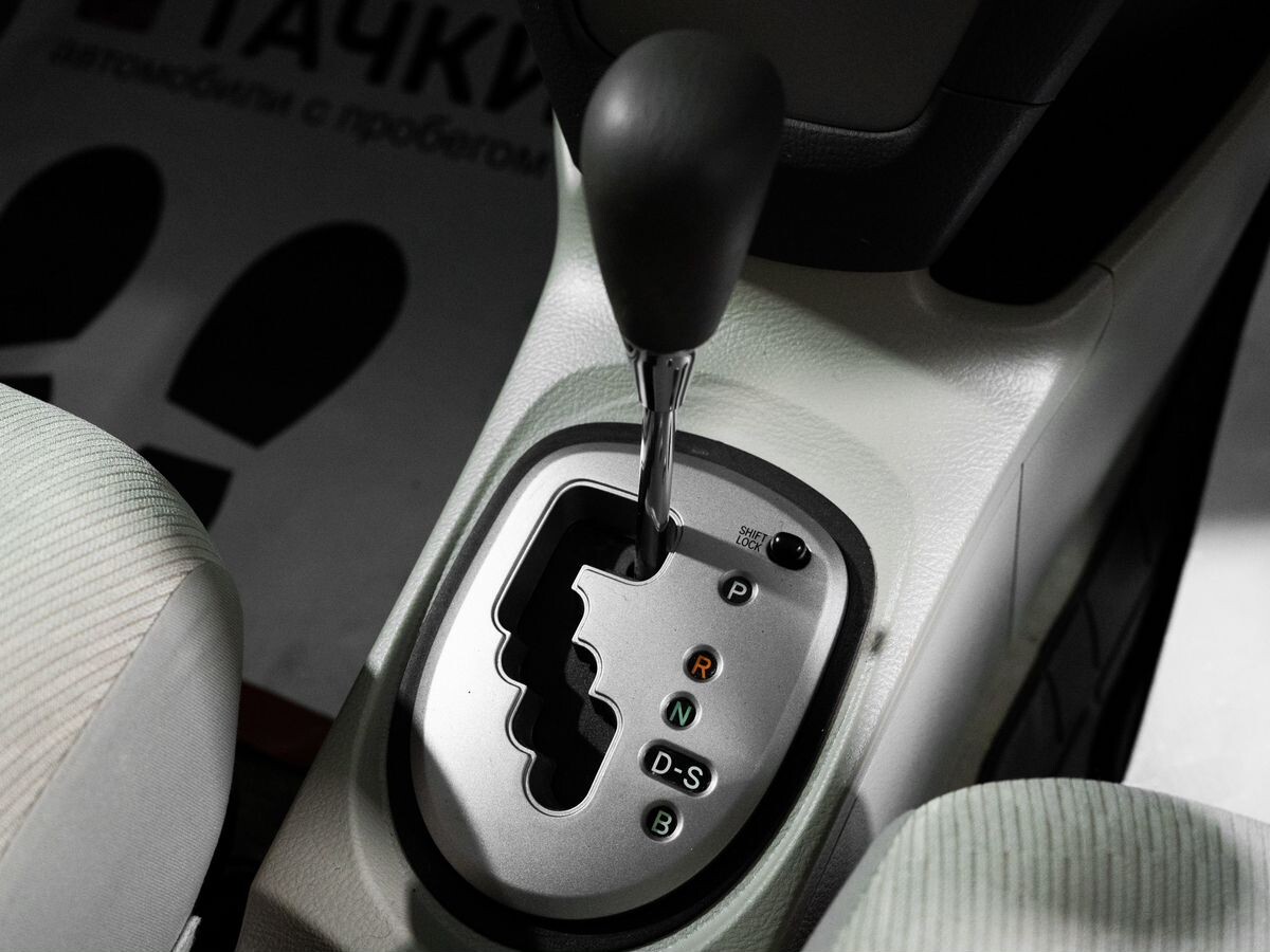 Toyota Belta 2009 - фото автомобиля
