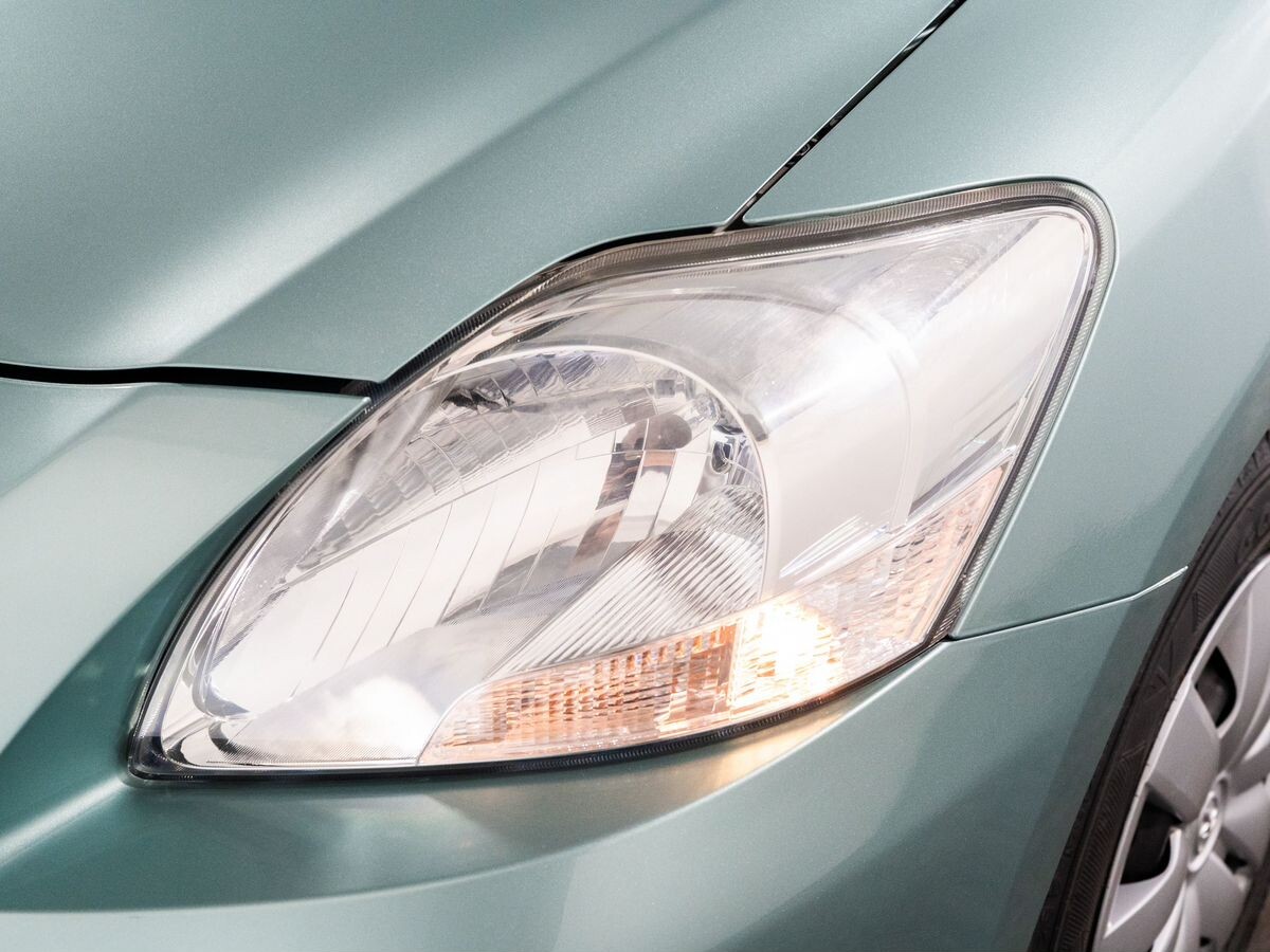 Toyota Belta 2009 - фото автомобиля