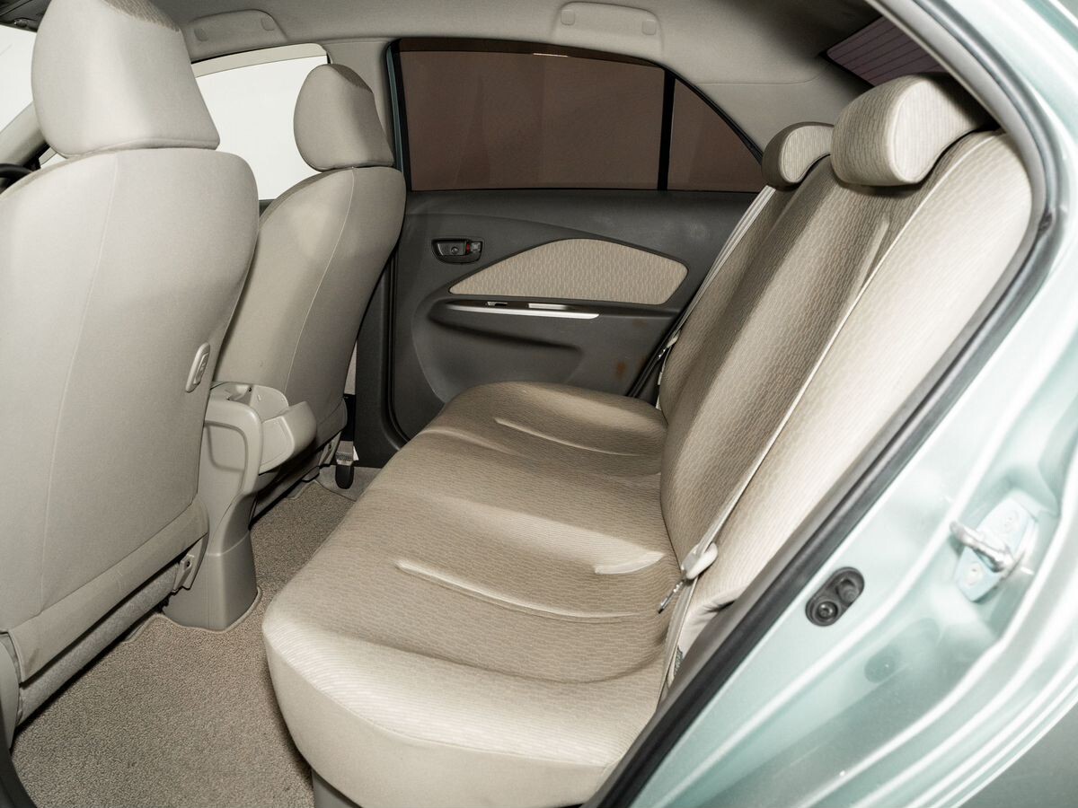 Toyota Belta 2009 - фото автомобиля