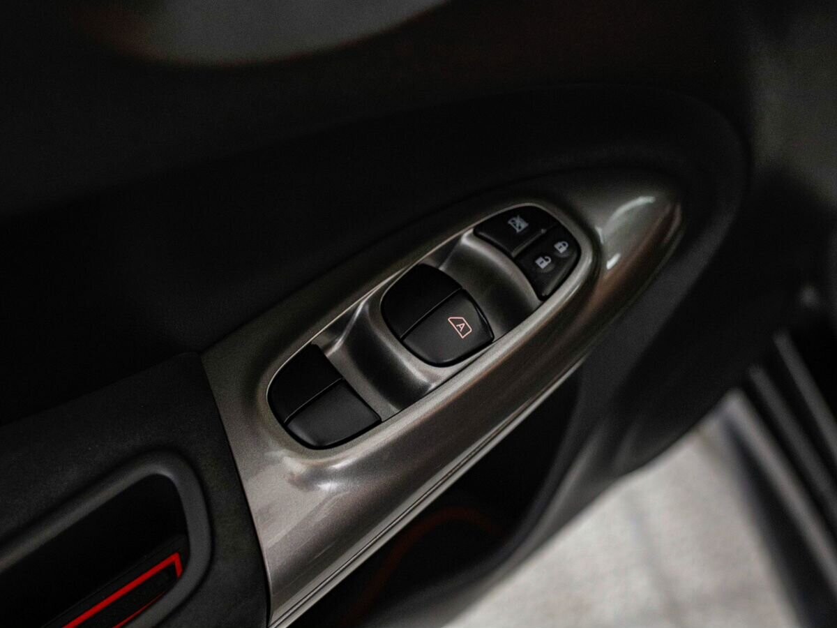 Nissan Juke 2012 - фото автомобиля