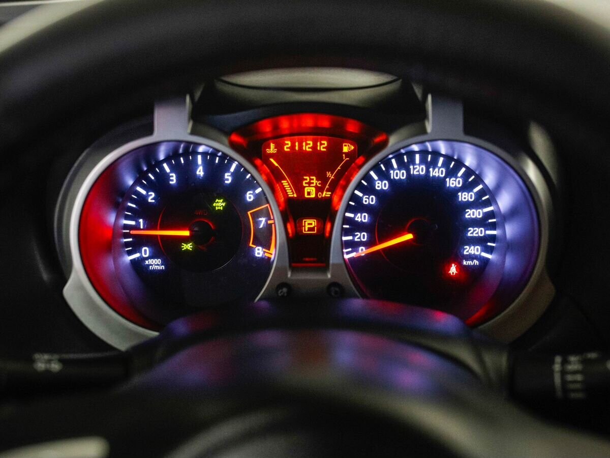 Nissan Juke 2012 - фото автомобиля