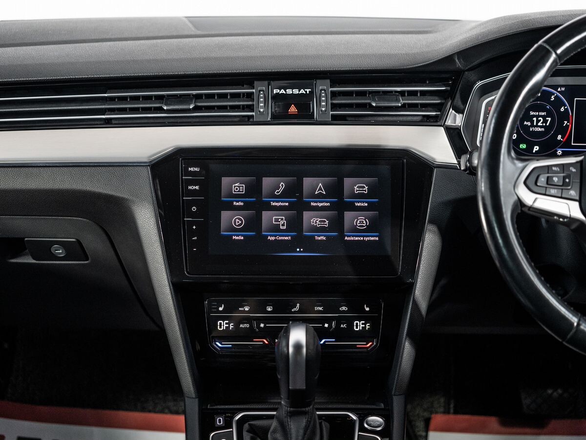 Volkswagen Passat 2021 - фото автомобиля