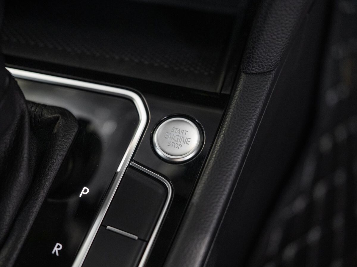 Volkswagen Passat 2021 - фото автомобиля