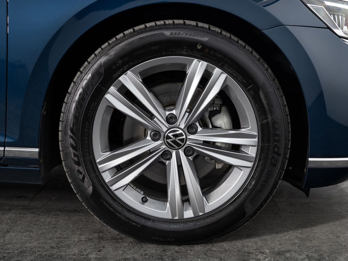 Volkswagen Passat 2021 - фото автомобиля
