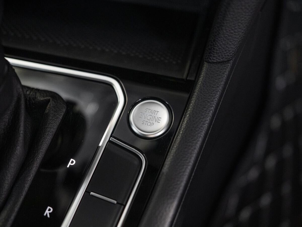 Volkswagen Passat 2021 - фото автомобиля