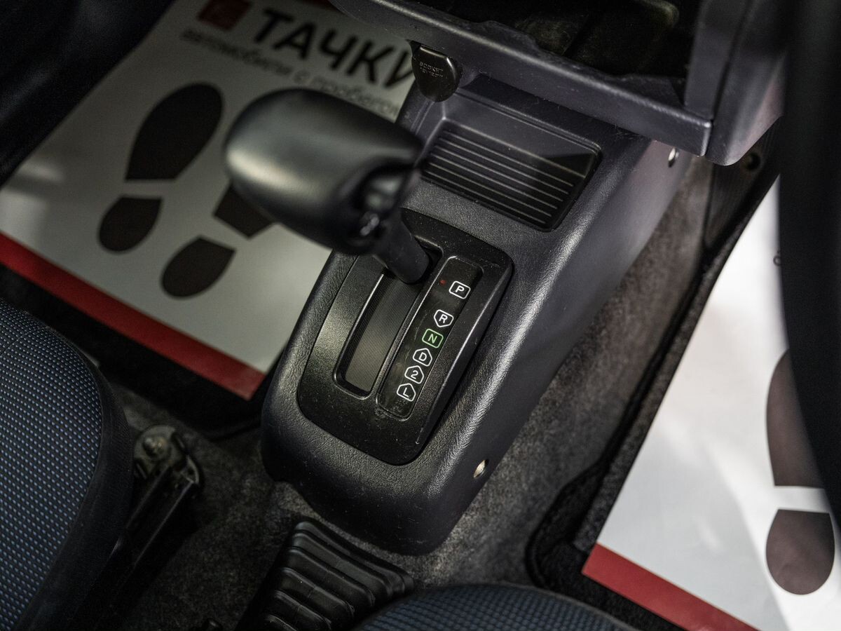 Nissan Kix 2012 - фото автомобиля