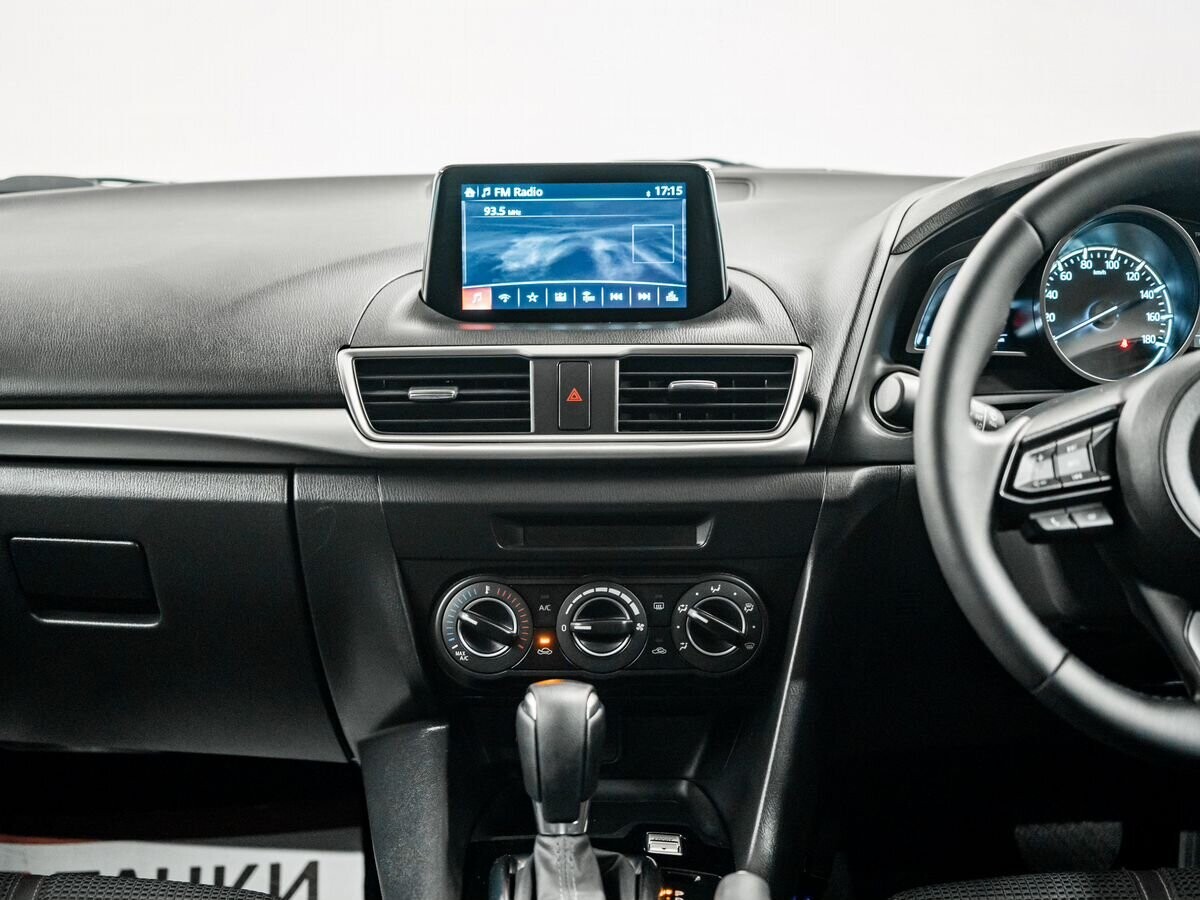 Mazda Axela 2017 - фото автомобиля