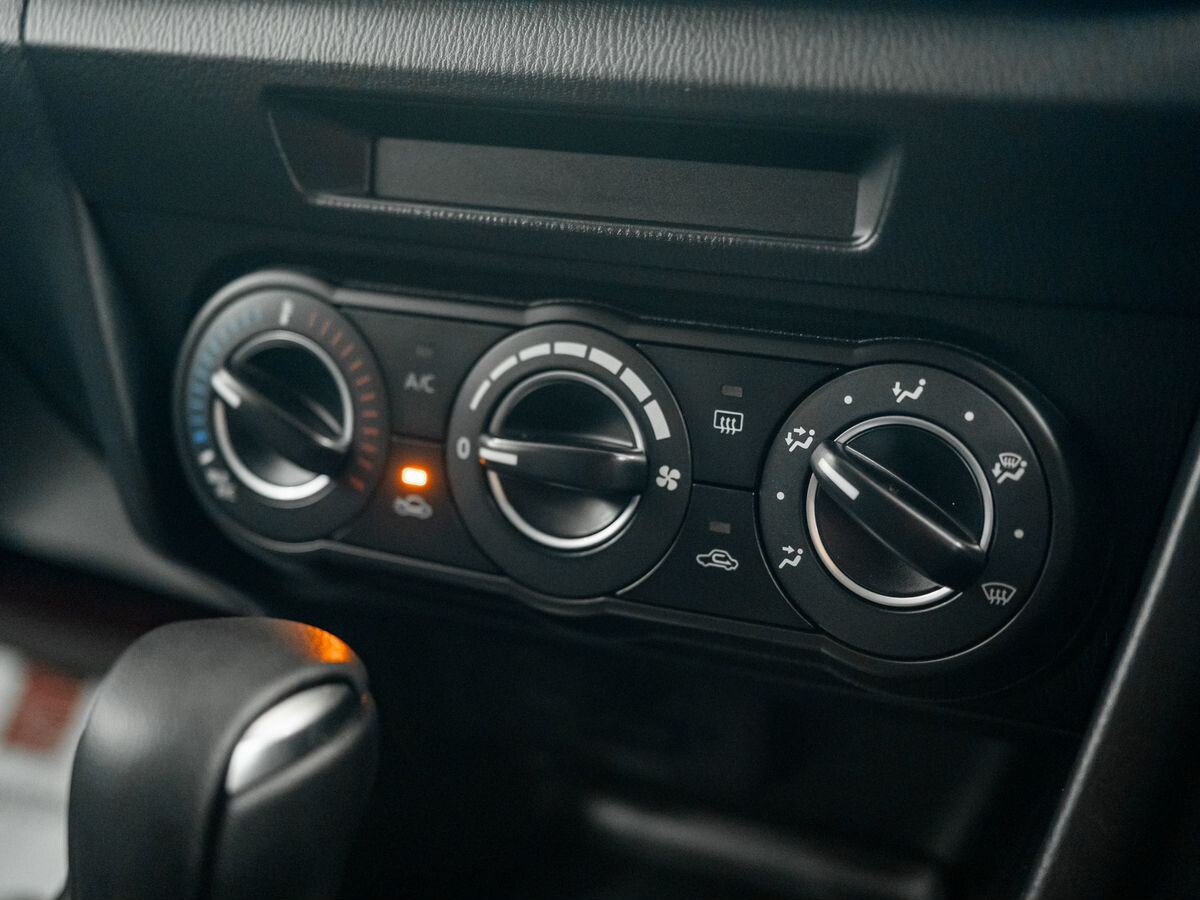 Mazda Axela 2017 - фото автомобиля