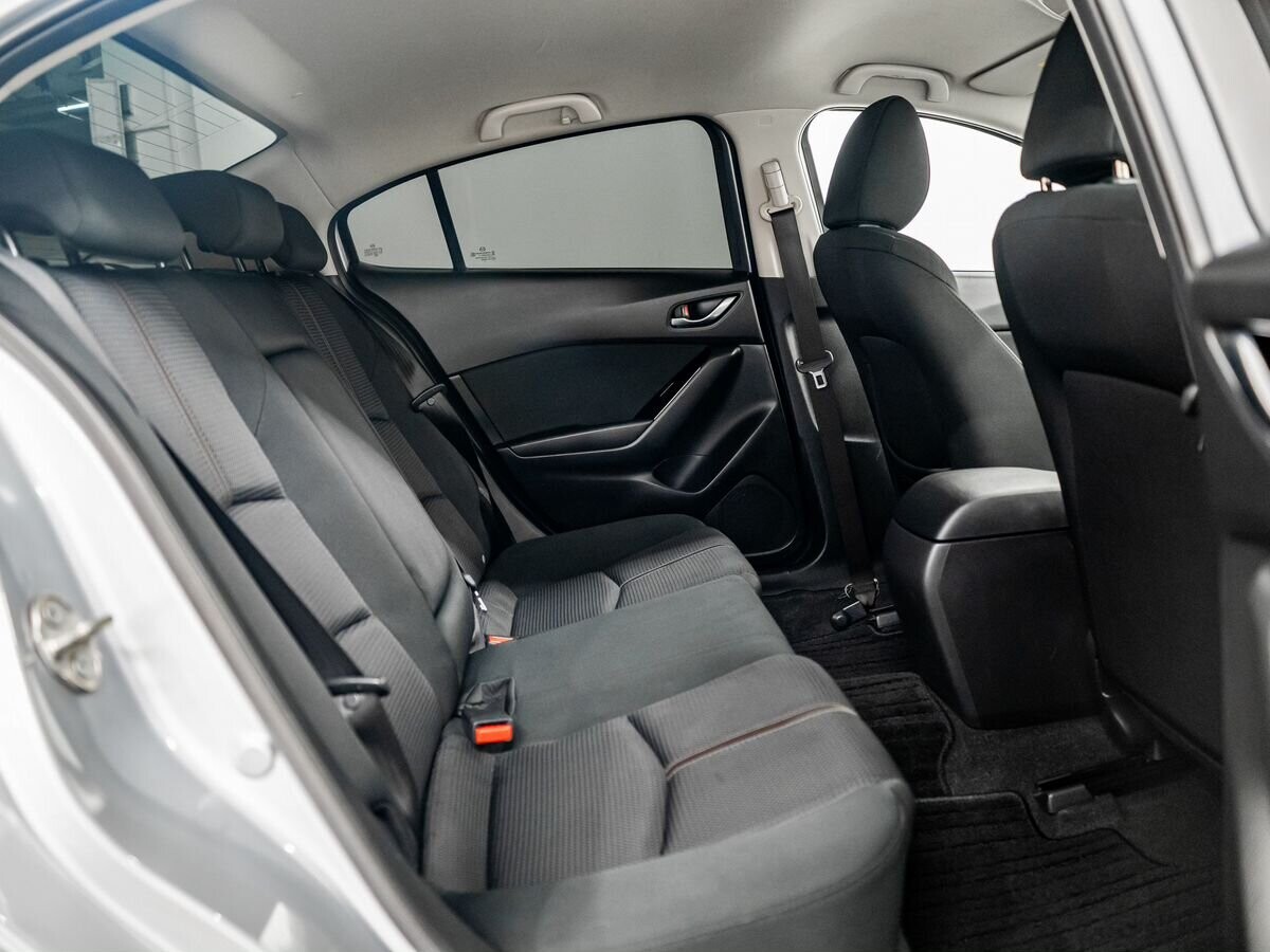 Mazda Axela 2017 - фото автомобиля