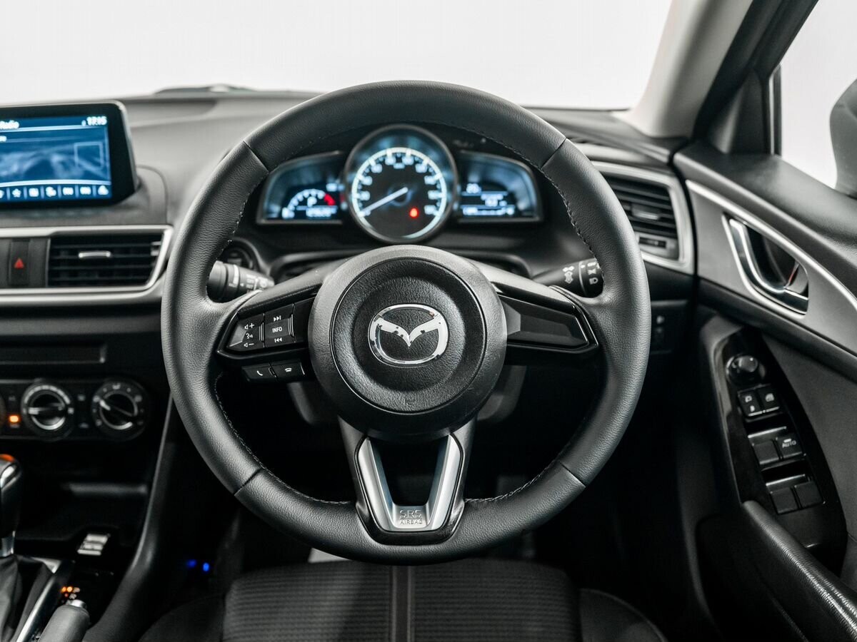 Mazda Axela 2017 - фото автомобиля