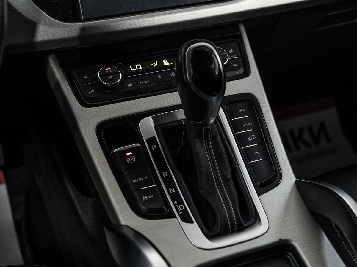 Geely Atlas 2019 - фото автомобиля