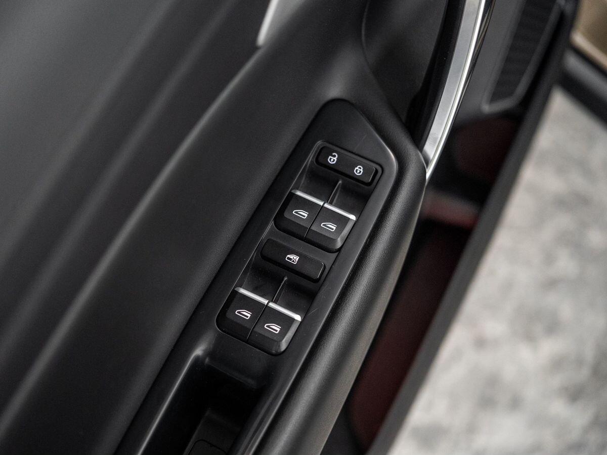 Geely Atlas 2019 - фото автомобиля