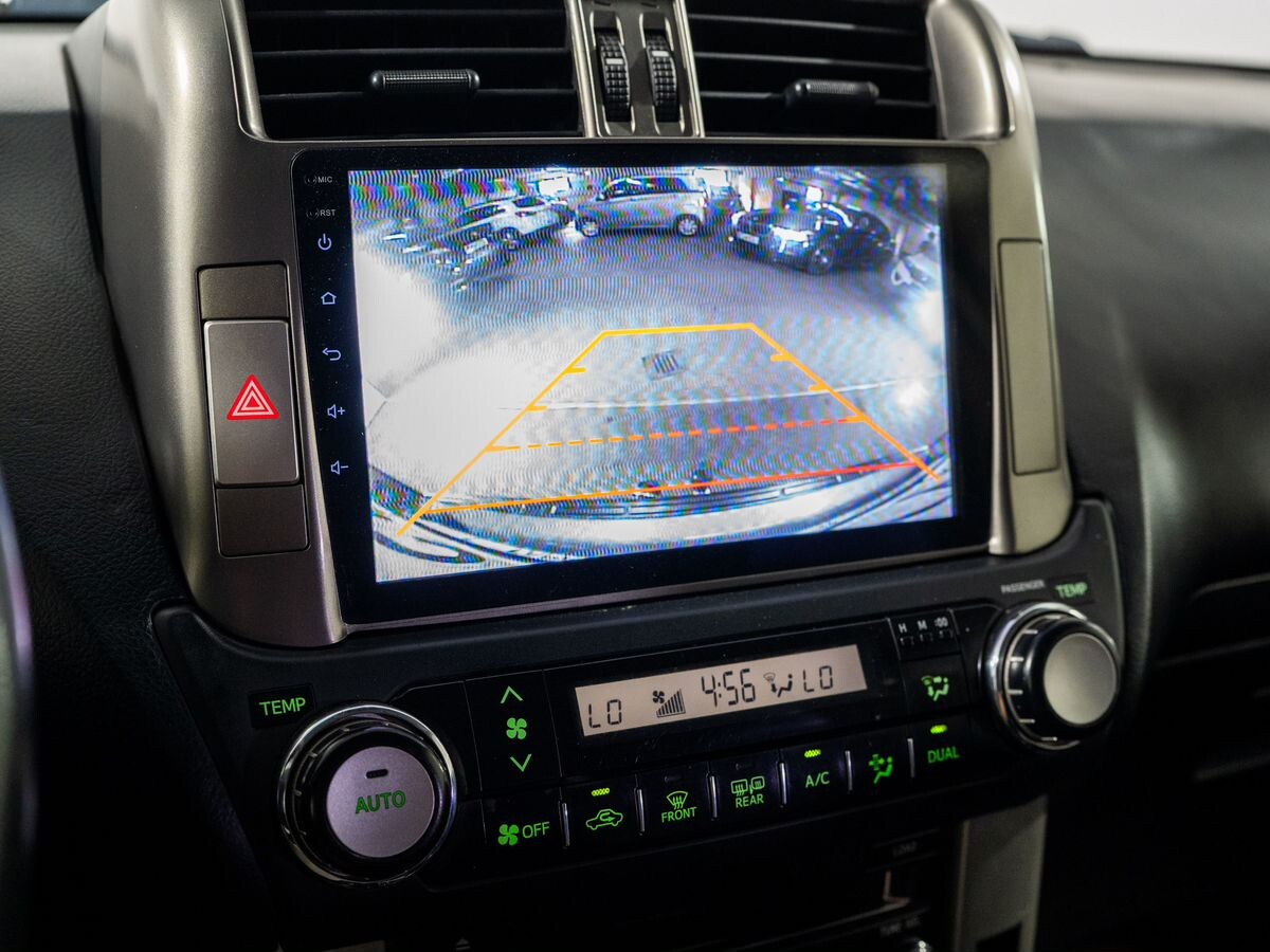 Toyota Land Cruiser Prado 2011 - фото автомобиля