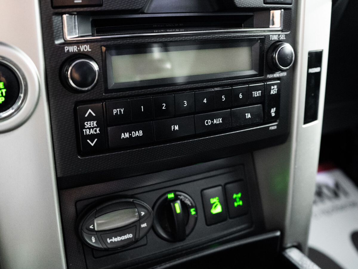 Toyota Land Cruiser Prado 2011 - фото автомобиля