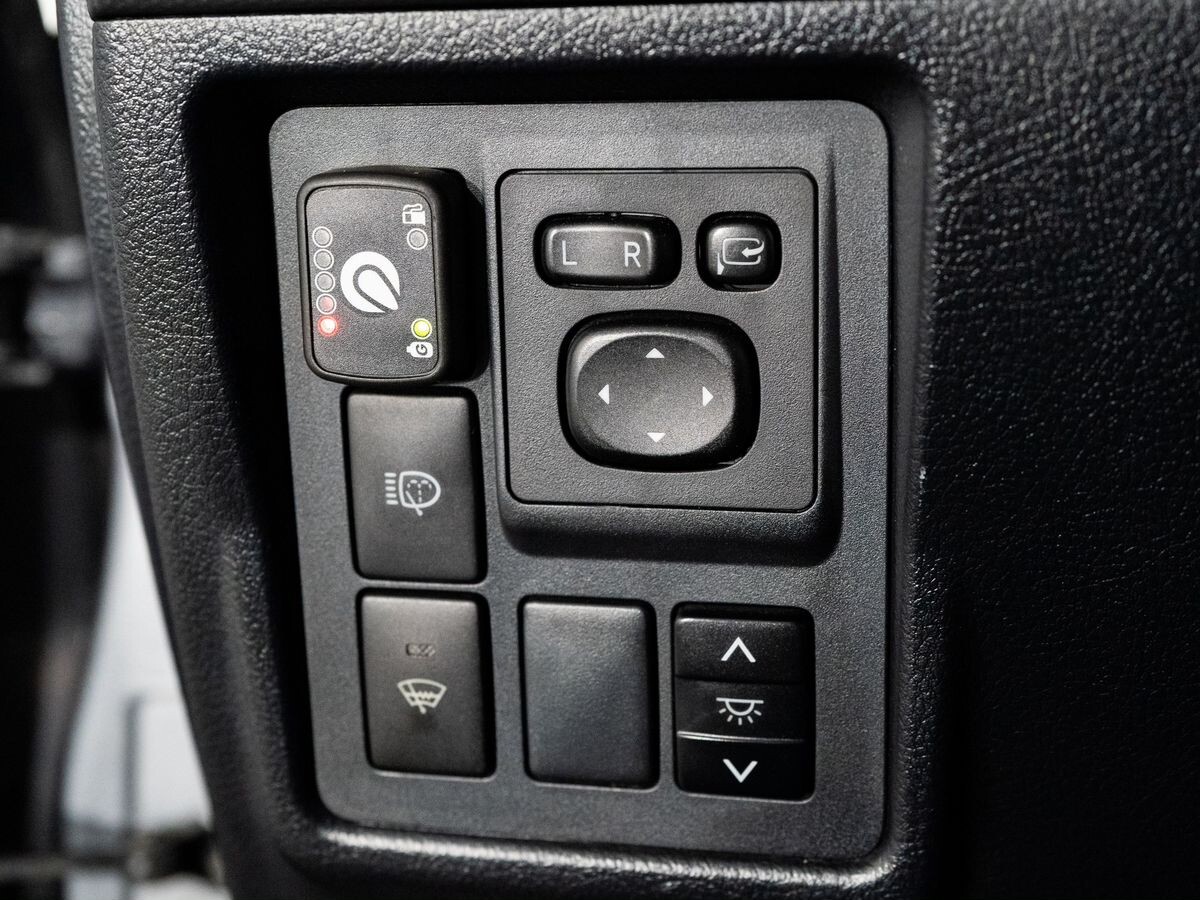 Toyota Land Cruiser Prado 2011 - фото автомобиля