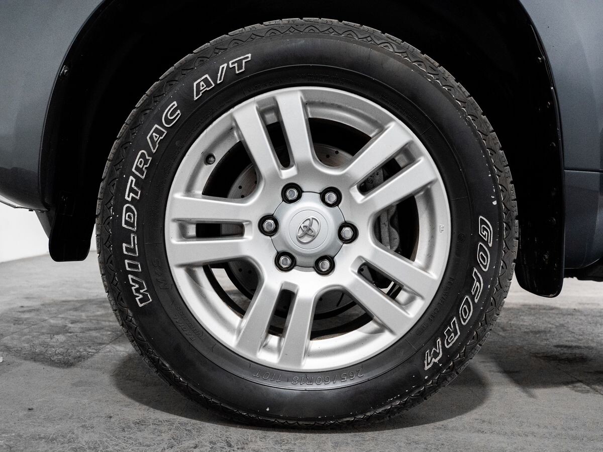Toyota Land Cruiser Prado 2011 - фото автомобиля