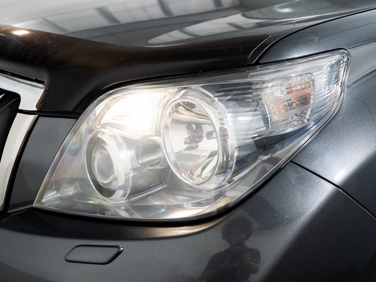 Toyota Land Cruiser Prado 2011 - фото автомобиля