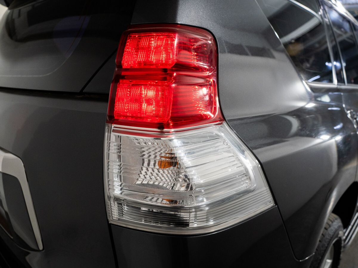 Toyota Land Cruiser Prado 2011 - фото автомобиля