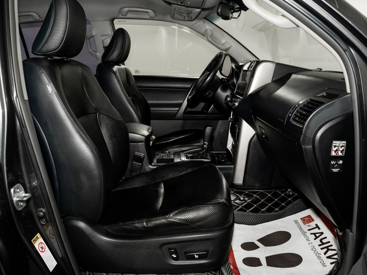 Toyota Land Cruiser Prado 2011 - фото автомобиля